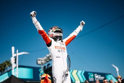 Kirkwood ends Palou’s unbeaten start to IndyCar season at Long Beach